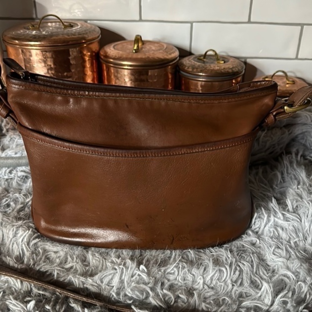 Vintage Coach Worth Crossbody. g6M 4143